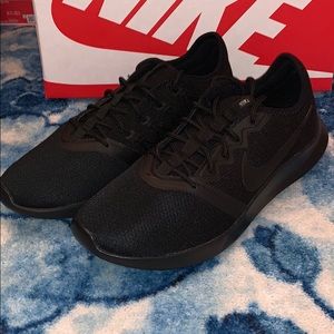 Nike VTR Women Black Shoes New Size 8